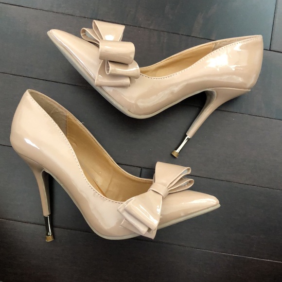 Nude Bow Pumps - Picture 2 of 9